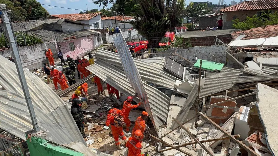 Imagem da notícia Explosão em Olinda (PE) atinge 8 casas e deixa dois mortos, nove feridos e uma idosa desaparecida
