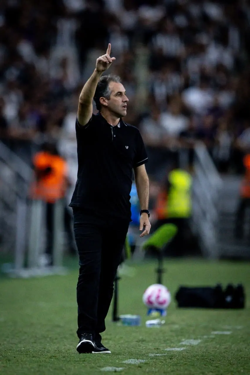Imagem da notícia: Ceará não terá Lourenço e Pedro Henrique contra o Atlético/MG, ambos suspensos