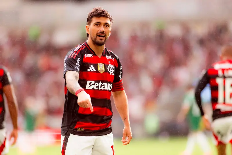 Imagem da notícia Arrascaeta sofre tentativa de assalto ao deixar o Maracanã após vitória do Flamengo
