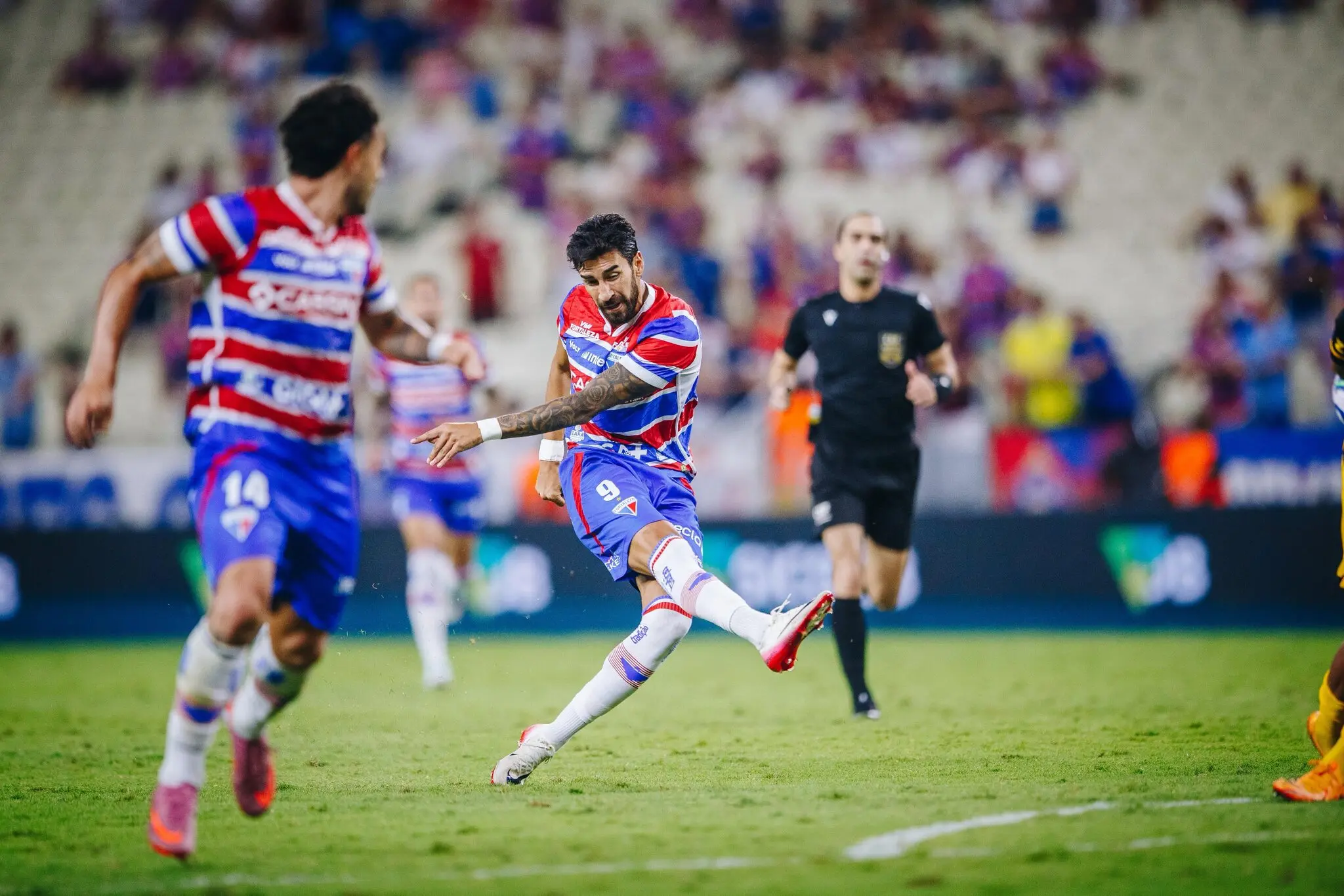 Imagem da notícia: Atacante Lucero amarga 22 jogos sem marcar e chega a sua pior fase da carreira