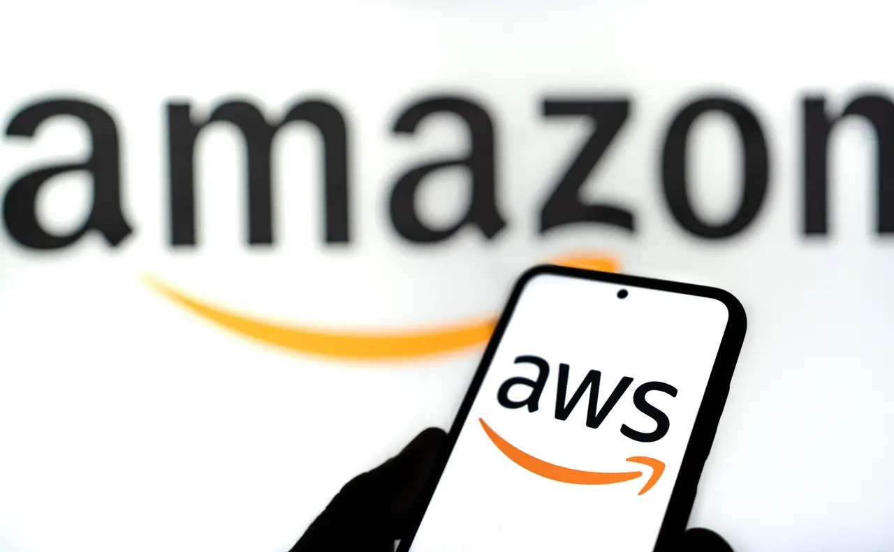 Imagem da notícia Amazon diz que AWS voltou a operar normalmente após 'apagão'