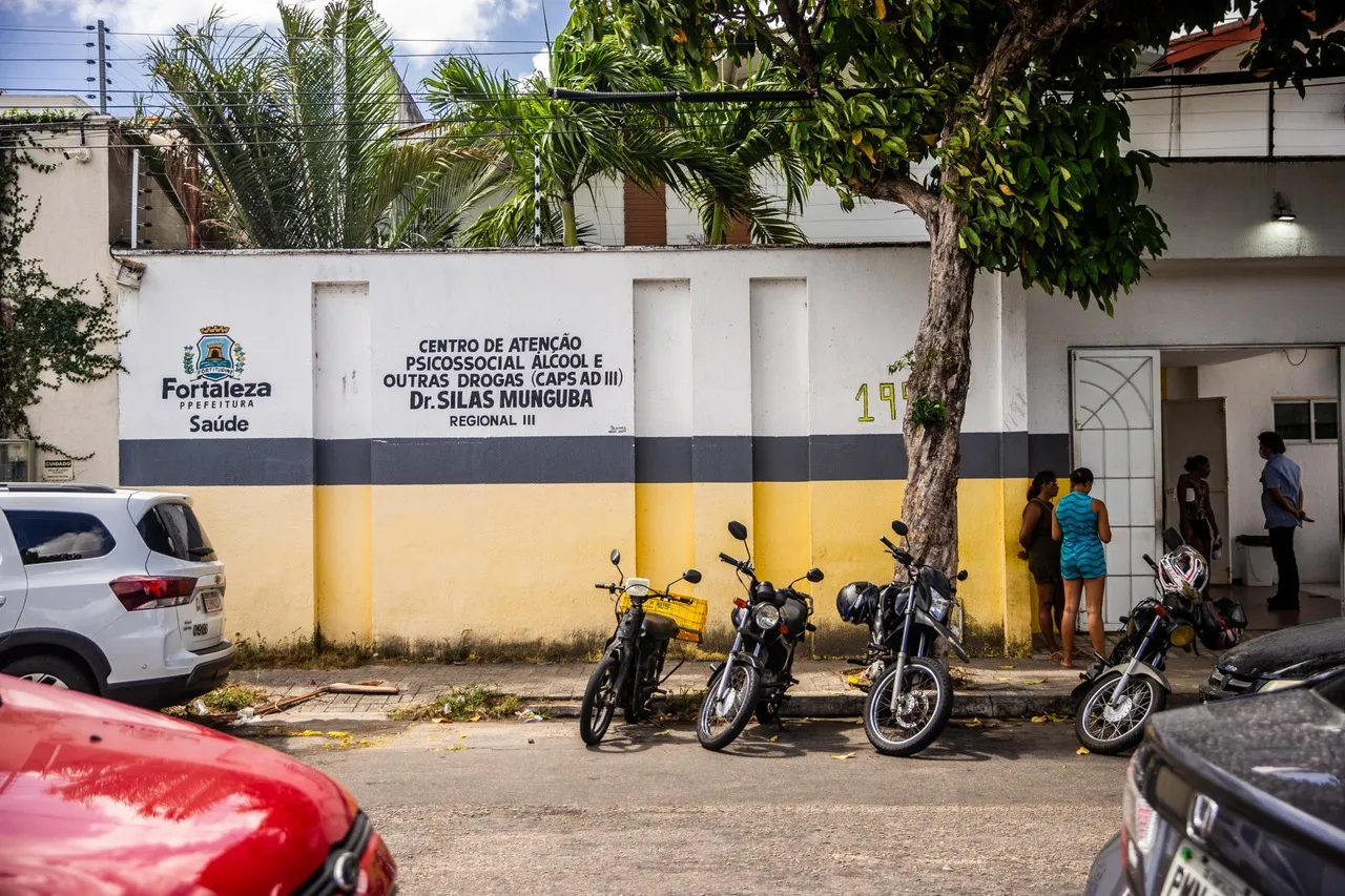 Caps AD do bairro Rodolfo Teófilo recebe pacientes de Caps Geral do bairro, que está em reforma.