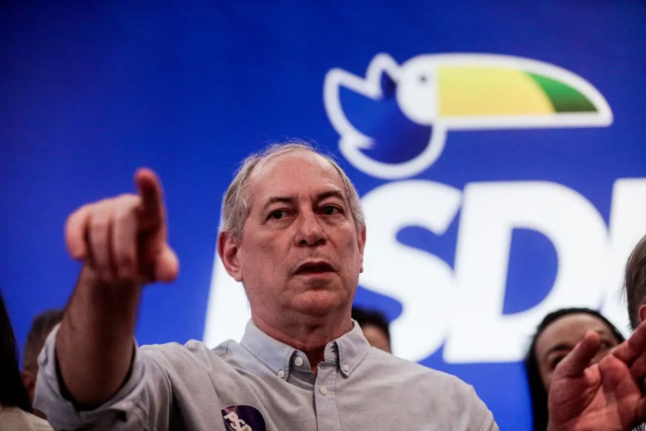 Imagem da notícia: Tasso Jereissati anuncia Ciro Gomes na presidência do PSDB Ceará