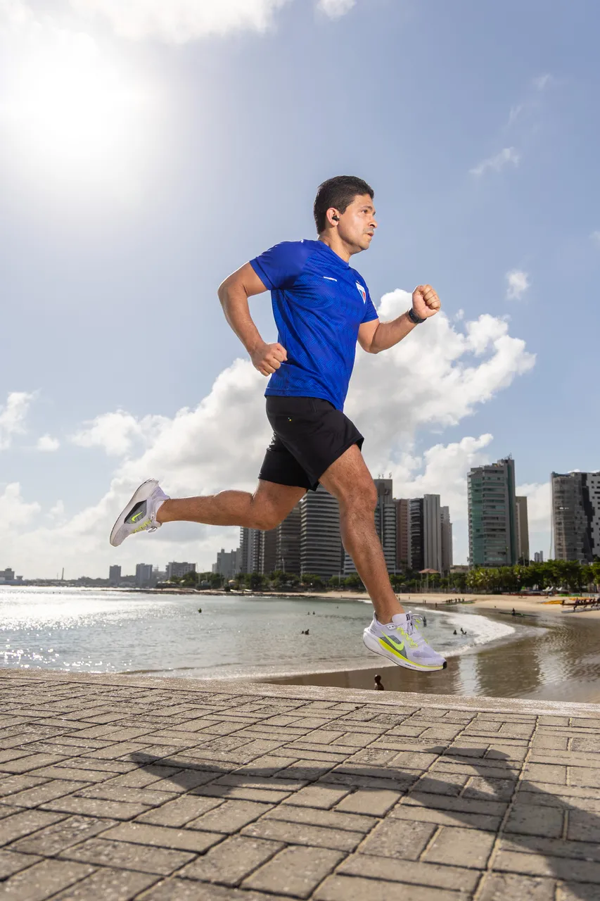 Rilke Costa, 48 anos, usa as imagens feitas para acompanhar o seu desenvolvimento como atleta amador.
