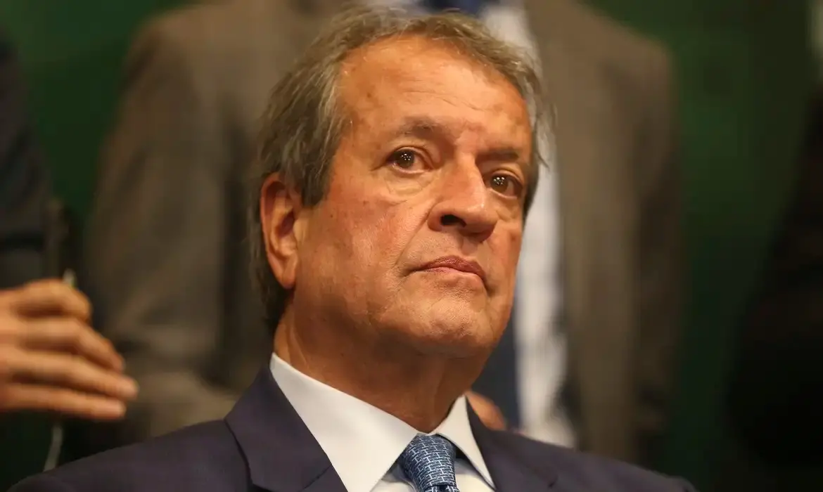 Imagem da notícia: Moraes nega visita de Valdemar Costa Neto a Bolsonaro