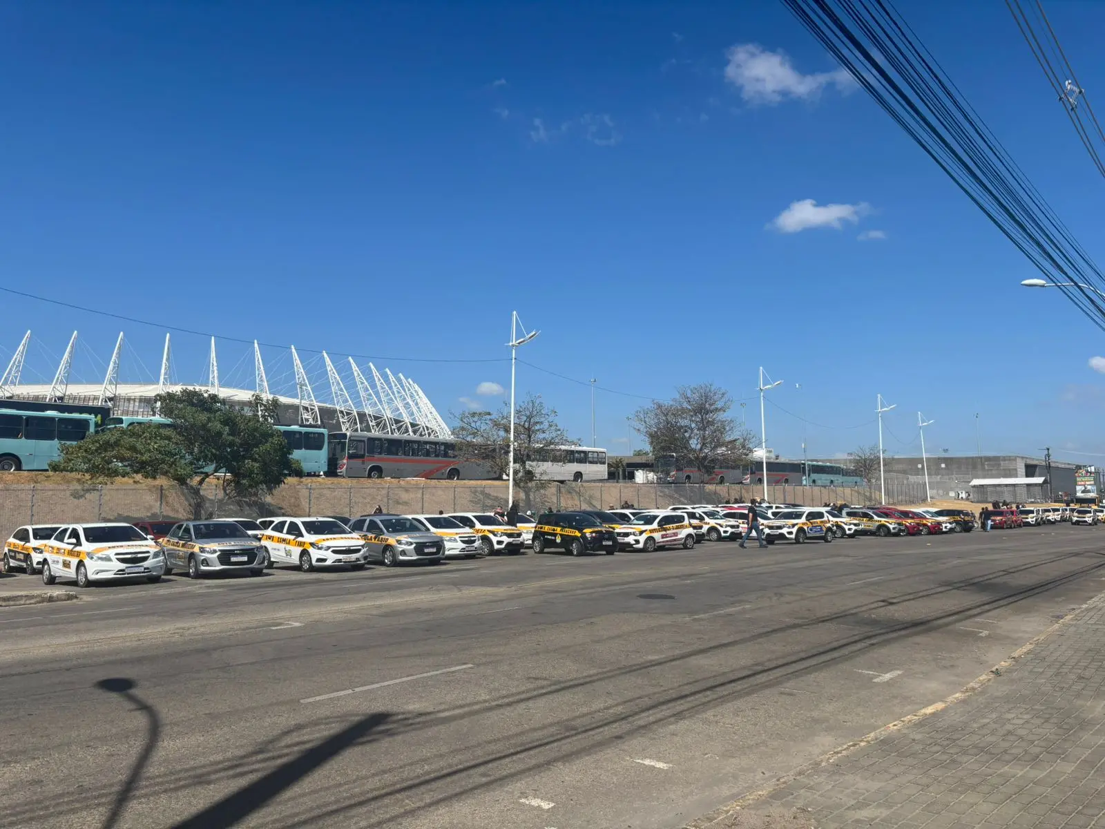 Imagem da notícia: CNH sem autoescola: donos e instrutores protestam contra proposta em Fortaleza