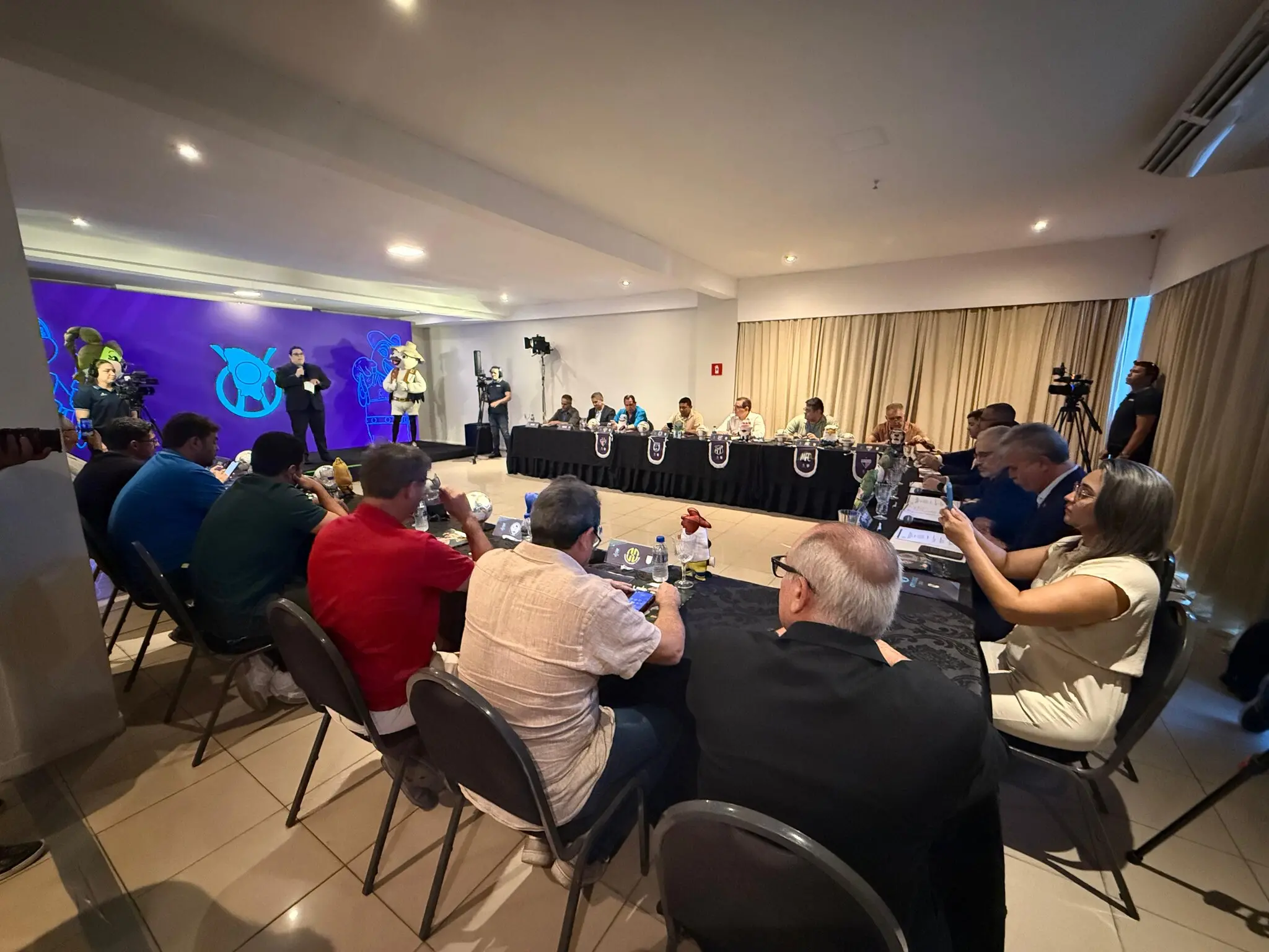 Imagem da notícia: Campeonato Cearense terá nova fórmula e poderá ter mais jogos de Ceará e Fortaleza; veja novidades