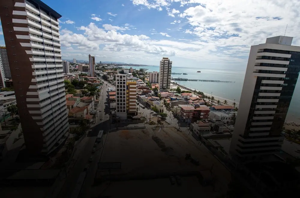 Imagem da notícia: Limite de altura de prédios na Praia de Iracema pode subir de 48 para 72m; área histórica será protegida