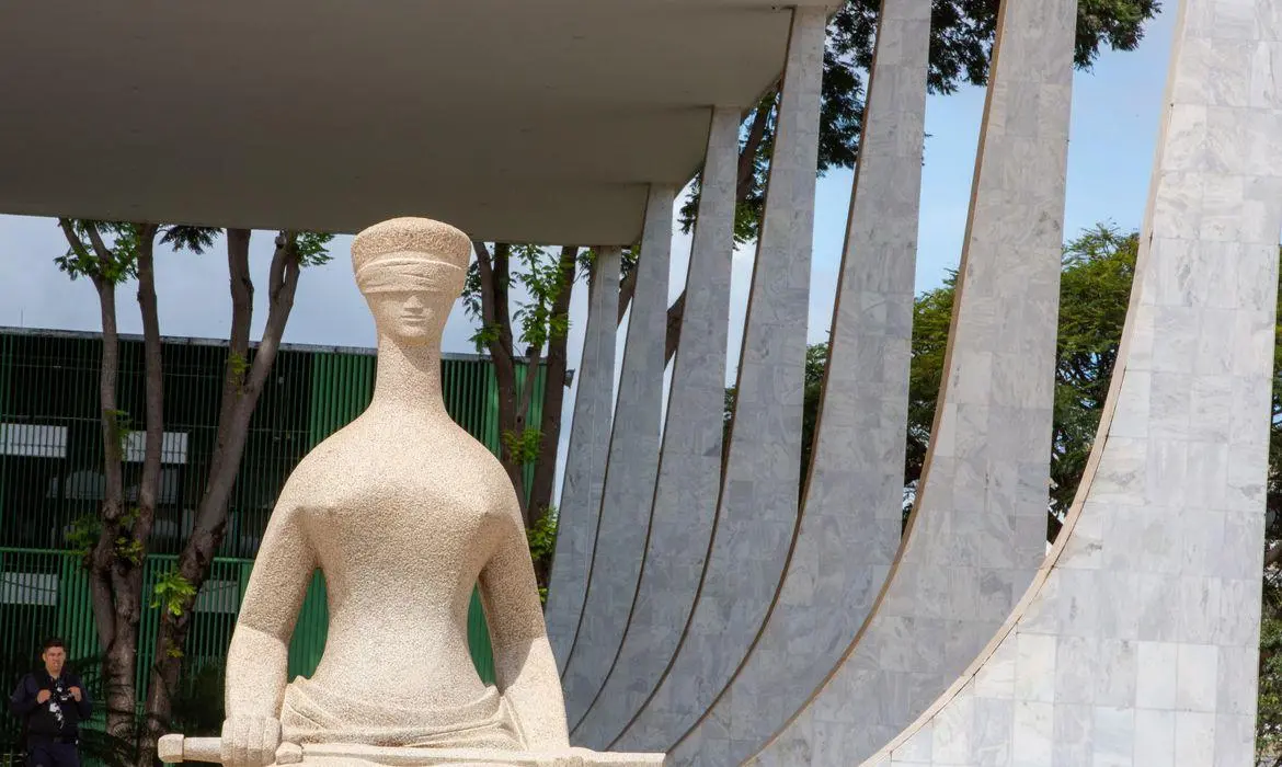 Imagem da notícia: Por 10 votos a 1, STF proíbe realização de aborto por enfermeiros
