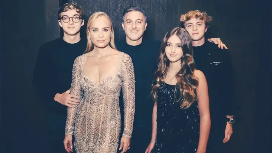 Imagem da notícia: Benício Huck celebra 18 anos com festa repleta de famosos; veja fotos