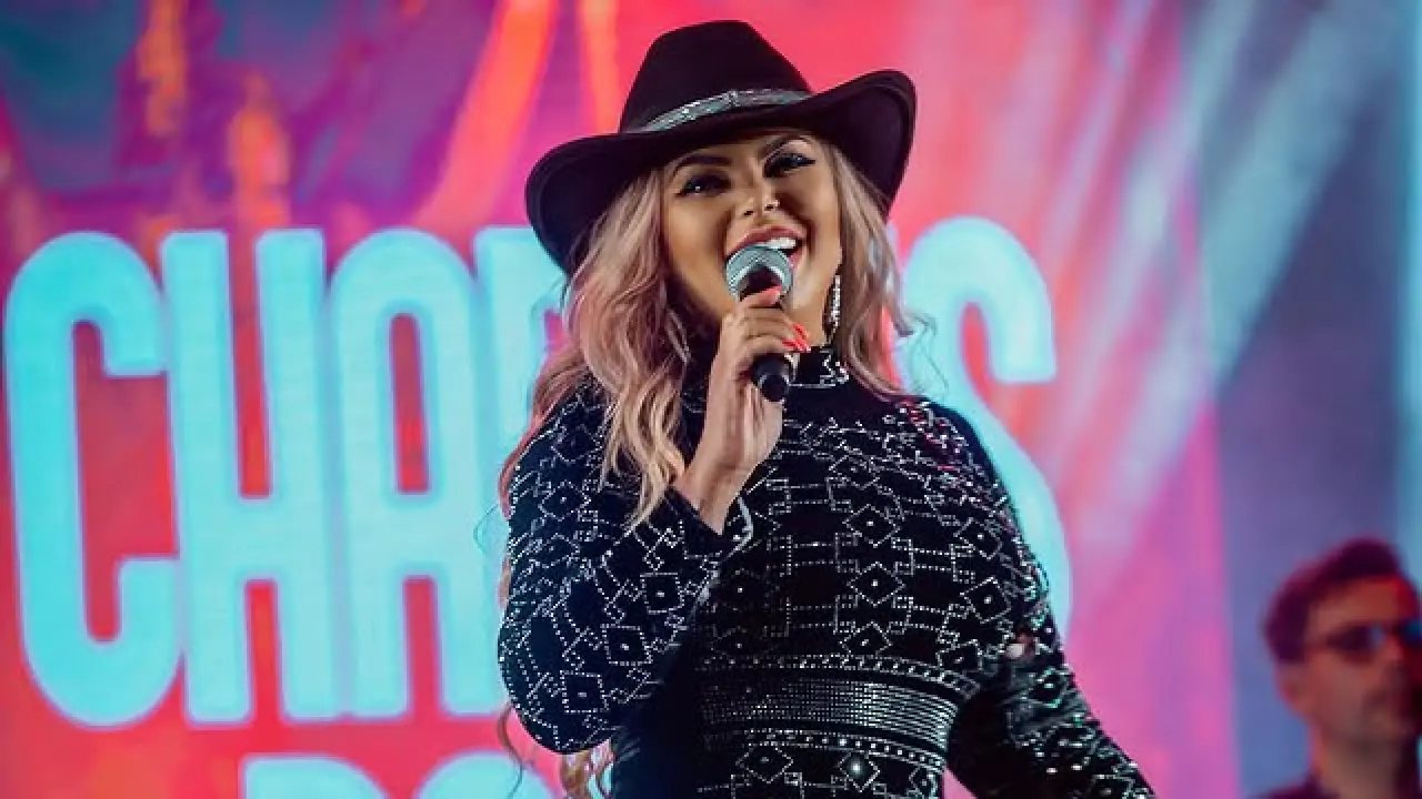Imagem da notícia: Morre Vanessa Rios, ex-cantora das bandas Forró do Muído e Capim com Mel em Recife