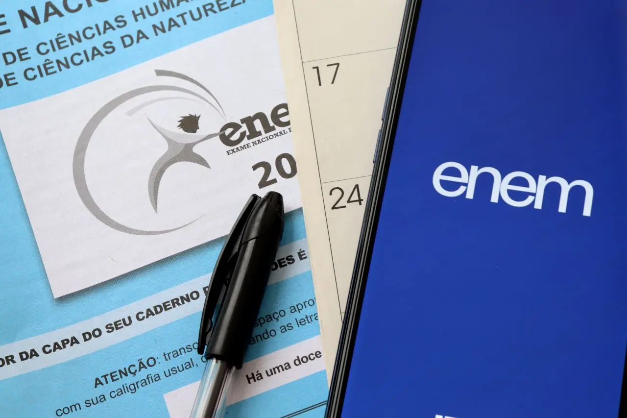 Imagem da notícia: Provas anteriores do Enem: onde baixar e como usá-las para uma revisão eficaz