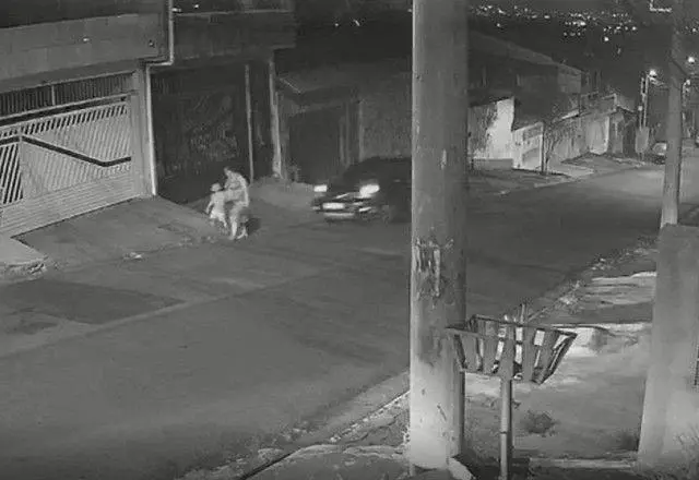 Imagem da notícia Grávida de gêmeos é atropelada em Guarulhos; motorista foge sem prestar socorro