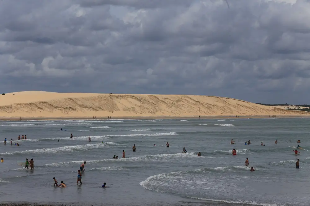 Imagem da notícia: CE tem 55 cidades em alerta para ventos intensos até sexta; veja locais