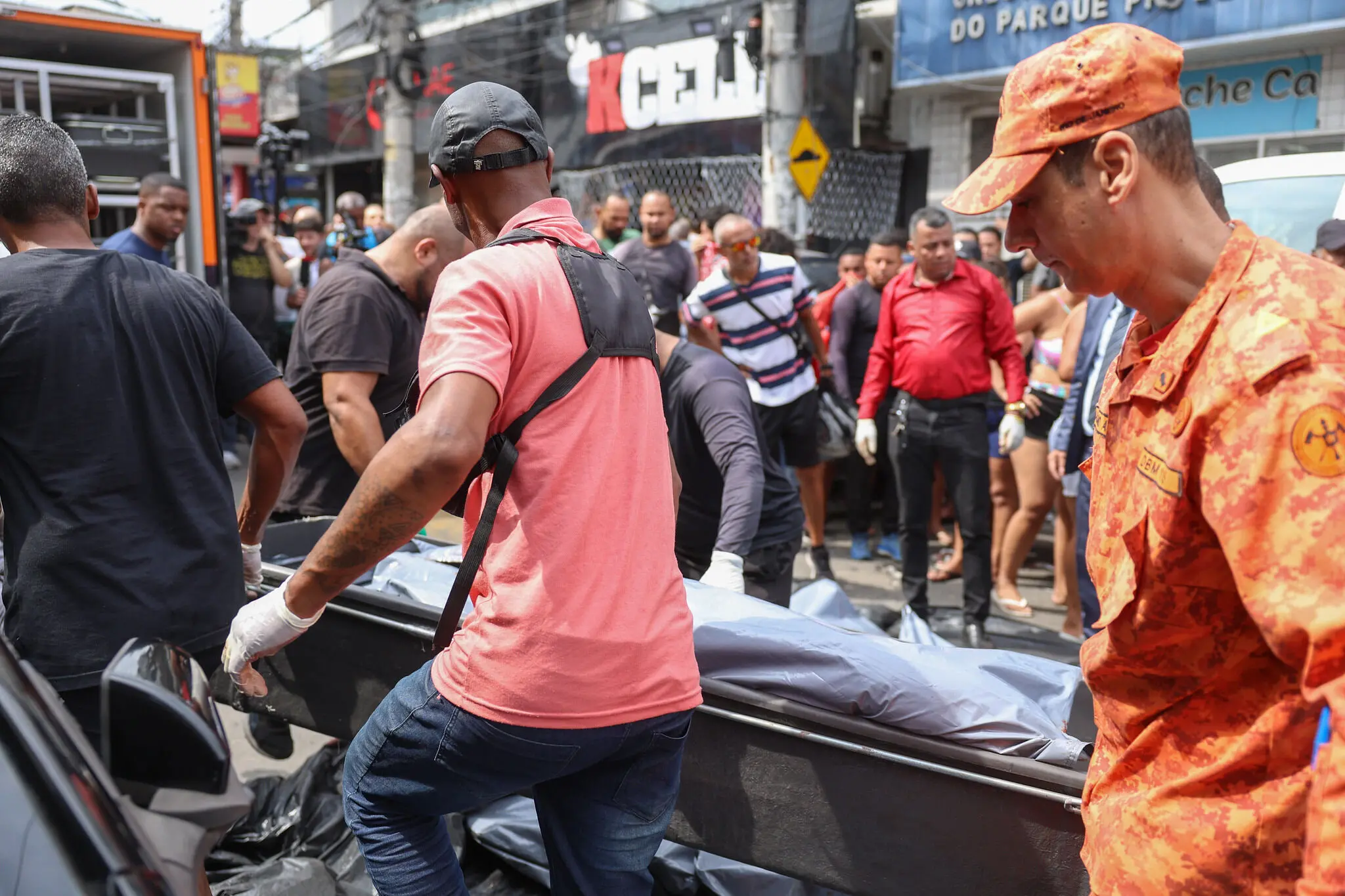Imagem da notícia: Governo do Rio confirma 119 mortes em megaoperação