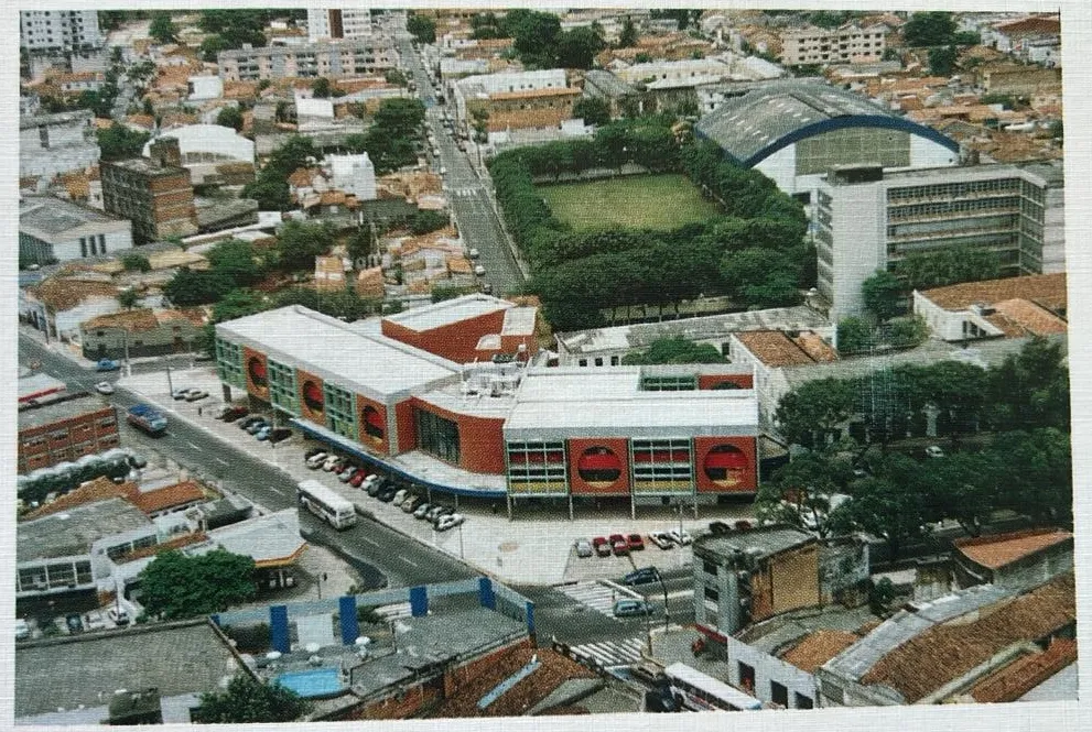 Complexo esportivo contava com quadras de futsal, vôlei, basquete e uma piscina
