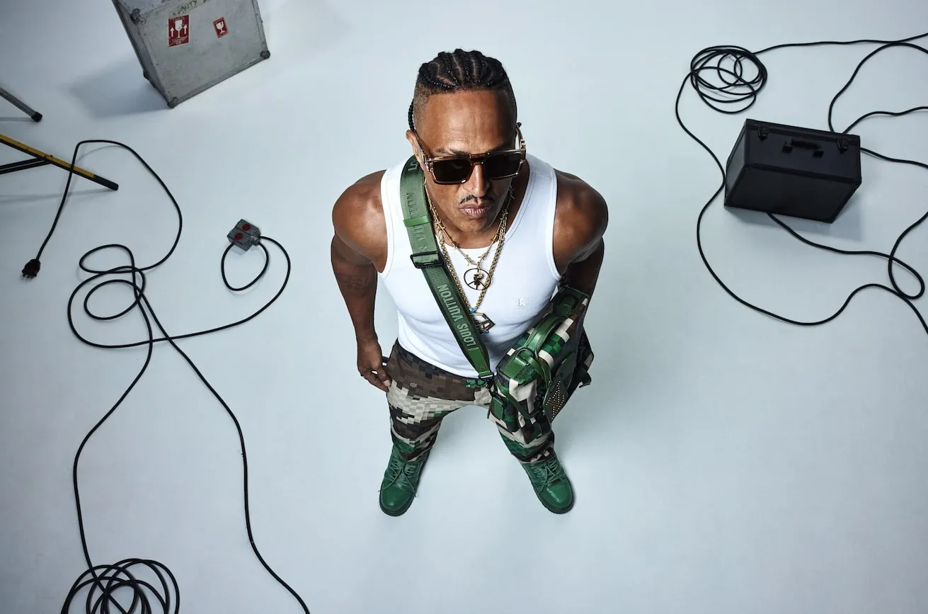 Rapper é um dos fundadores do Racionais MC's, um dos pioneiros no rap do Brasil.