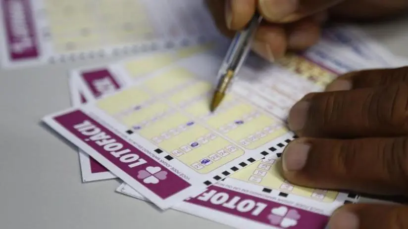 Imagem da notícia Duas apostas acertam 15 dezenas da Lotofácil 3527 e levam mais de R$ 2 milhões cada