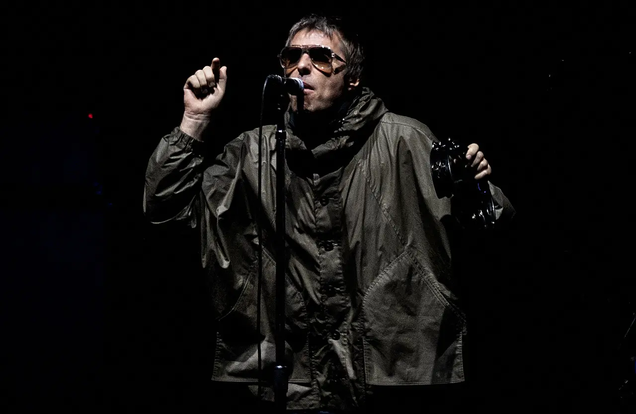 Imagem da notícia Liam Gallagher repreende fã após sinalizadores em show do Oasis