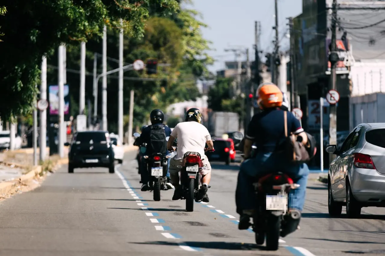 Imagem da notícia: Faixa azul para motos começa a ser testada em Fortaleza