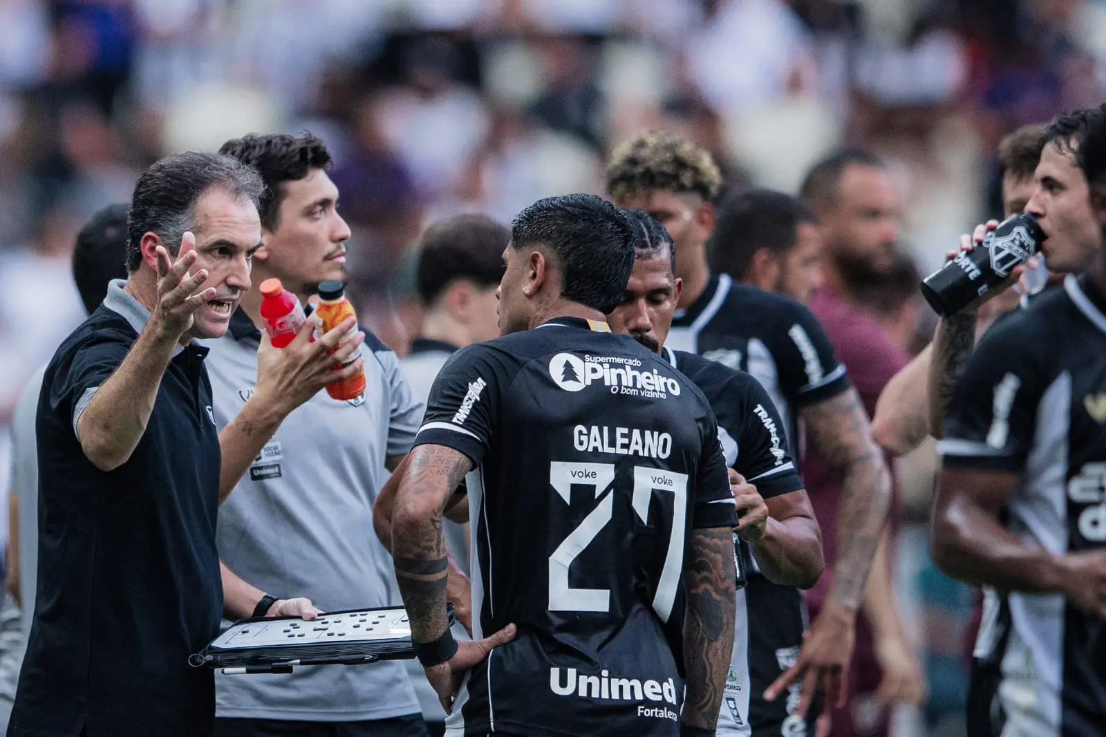 Imagem da notícia: Bastidores: a mensagem de Condé ao elenco do Ceará para a reta final da Série A