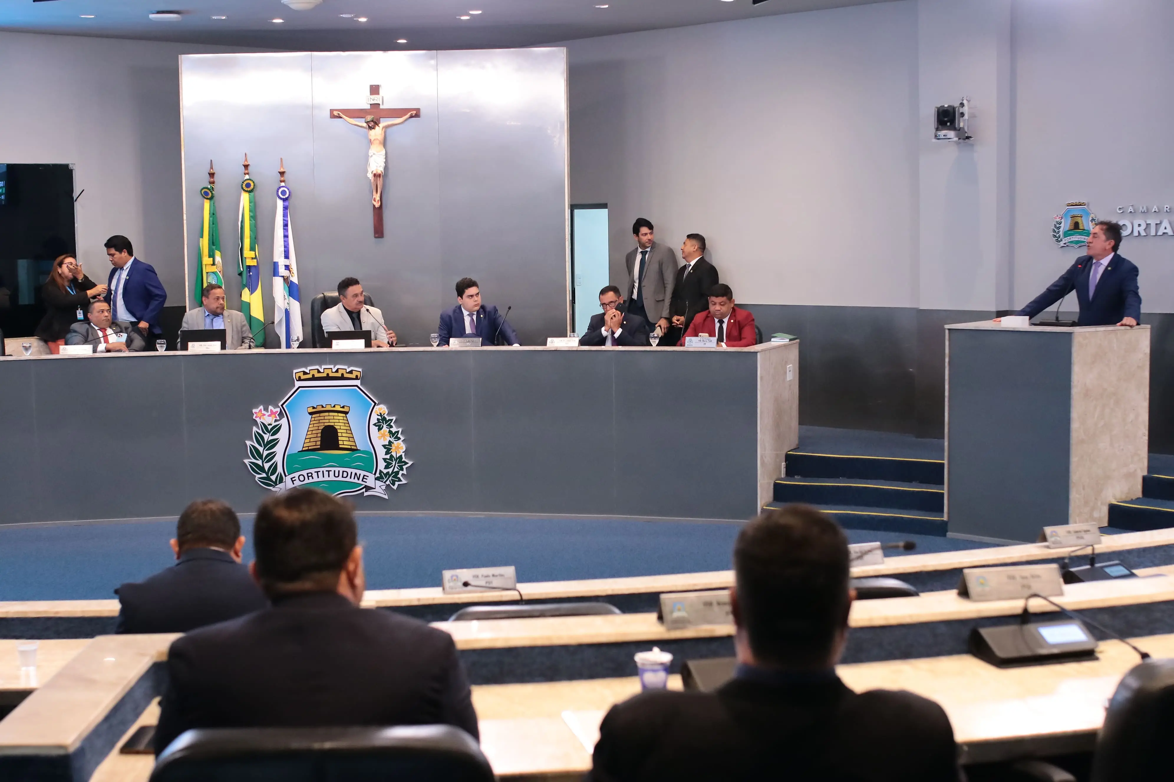 Imagem da notícia Vereadores de Fortaleza acusam Governo Elmano de 'barrar' acesso a palanque em eventos