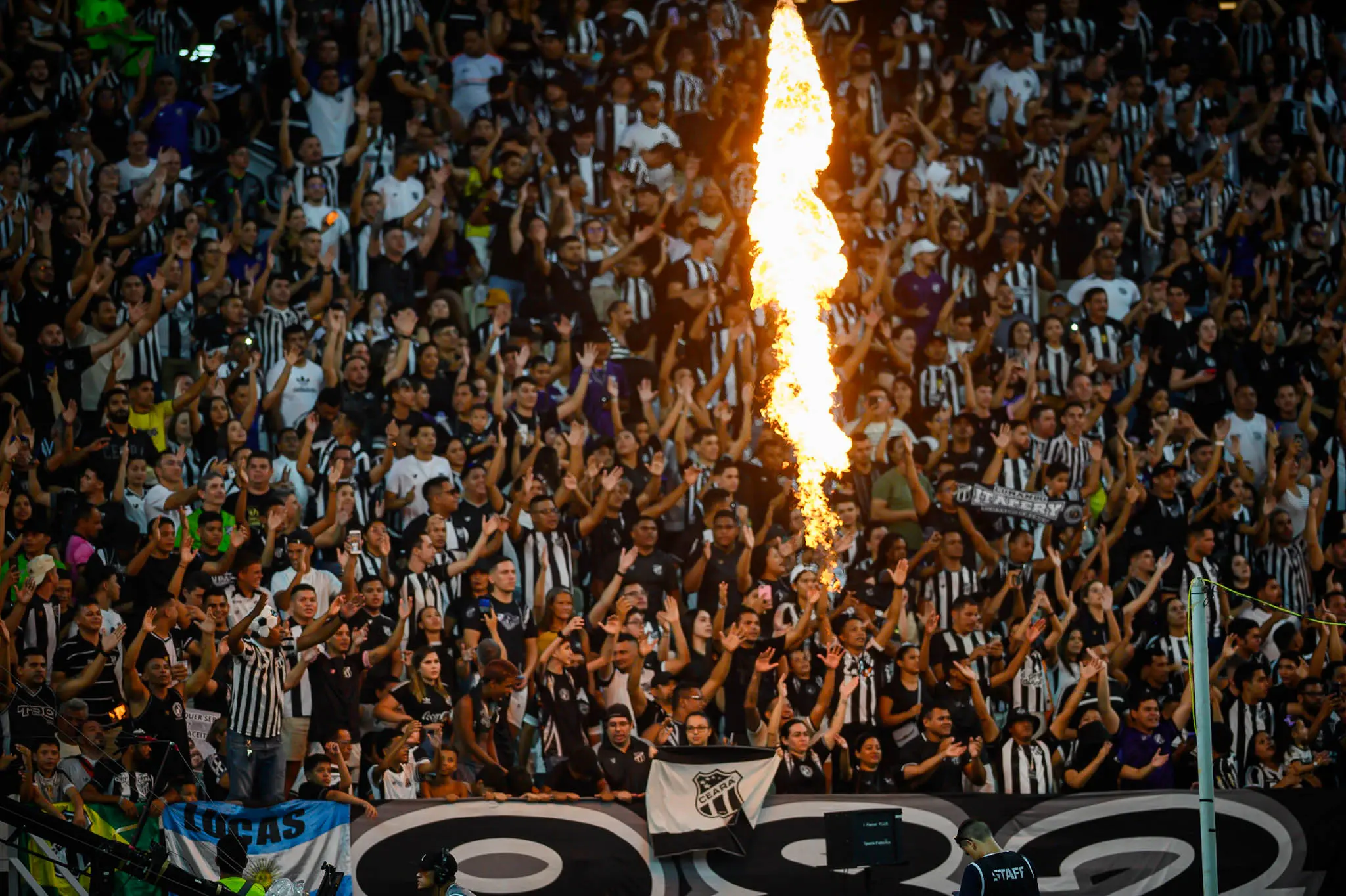 Imagem da notícia Casa cheia! Torcida do Ceará esgota ingressos para o Clássico-Rei na Arena Castelão