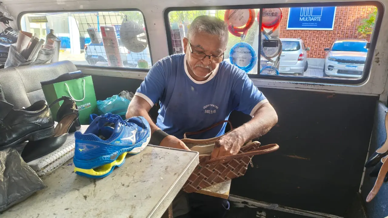 Imagem da notícia Empreendedorismo sobre rodas: comerciantes percorrem Fortaleza em busca de clientes