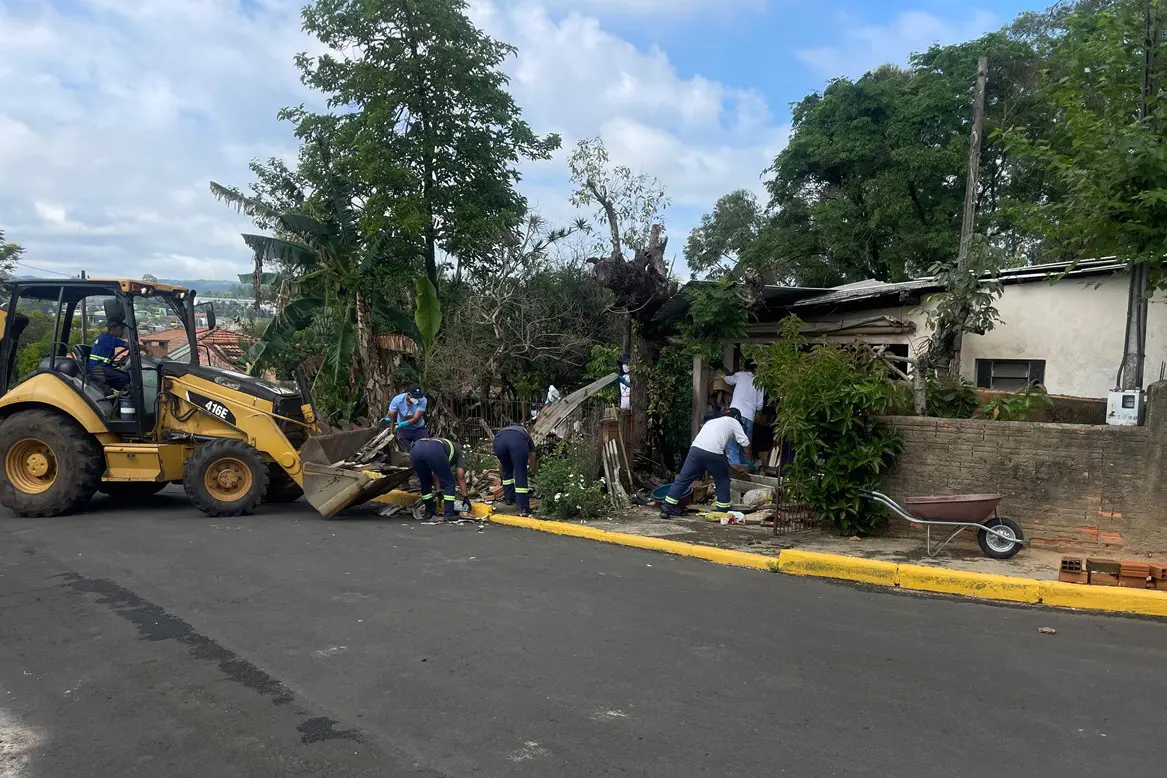 Imagem da notícia: Detenta encontra e devolve R$ 8,1 mil durante limpeza, no Paraná