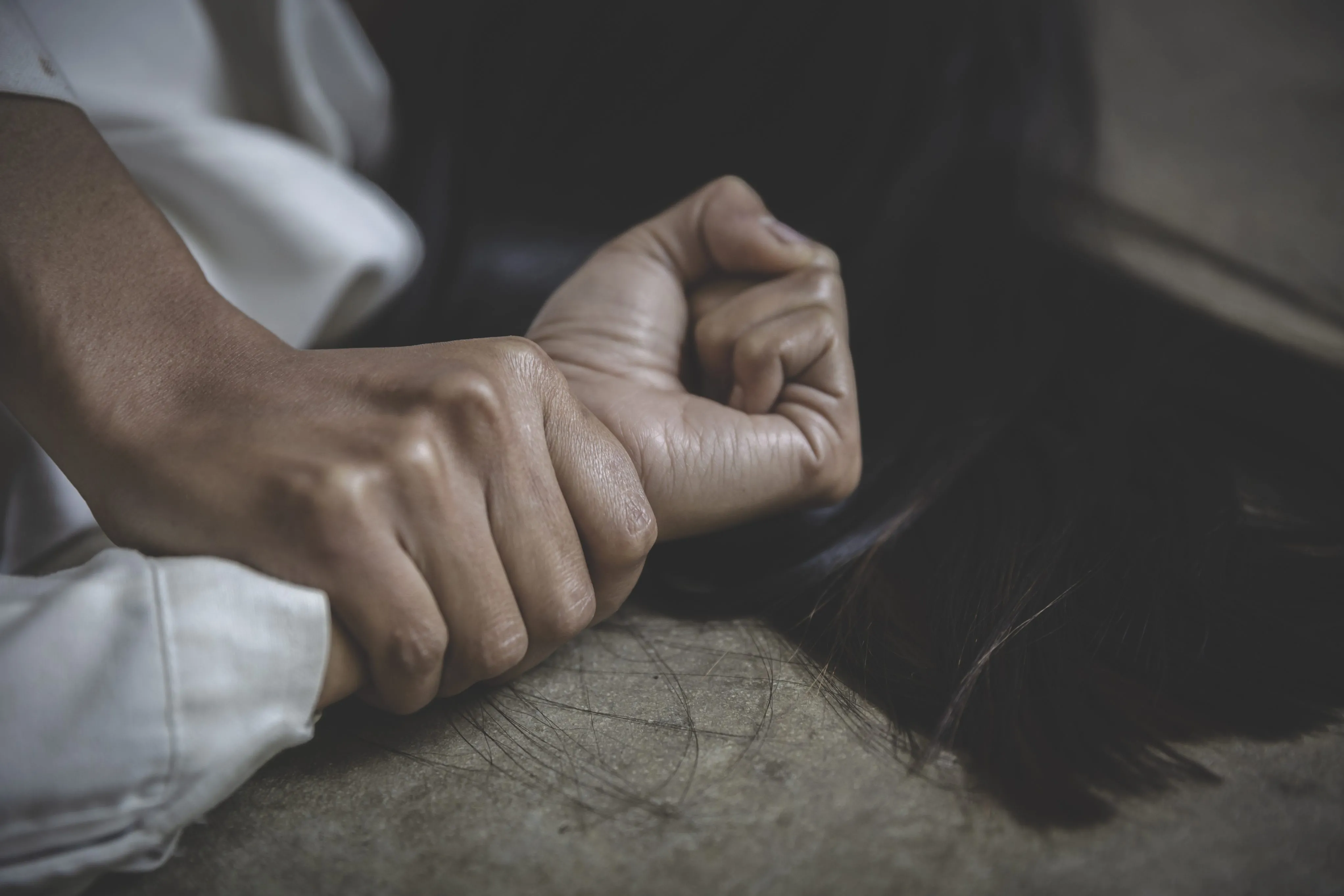 Escolher a agressão verbal ou física, em vez da comunicação, pode resultar em ambientes hostis e perpetuar o ciclo de violência.