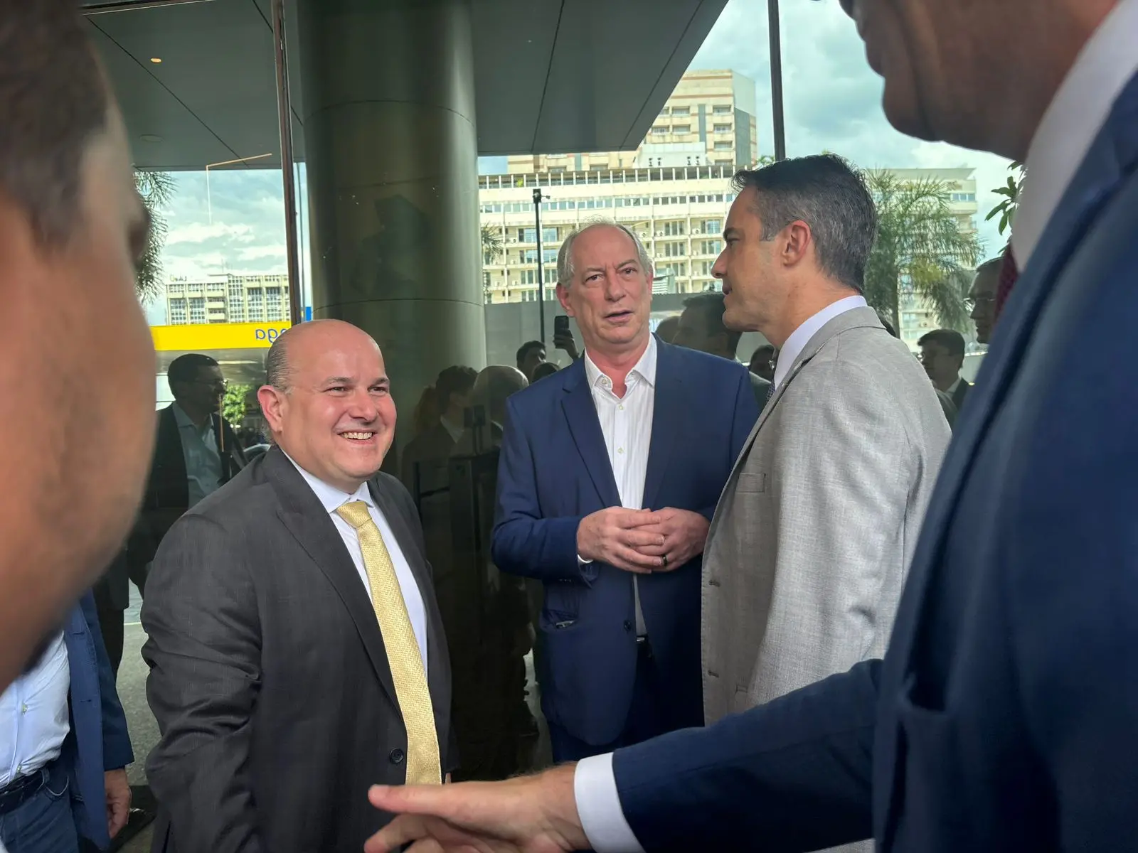 Imagem da notícia Ciro diz que atacava Capitão Wagner por 'solidariedade cega' ao irmão Cid Gomes