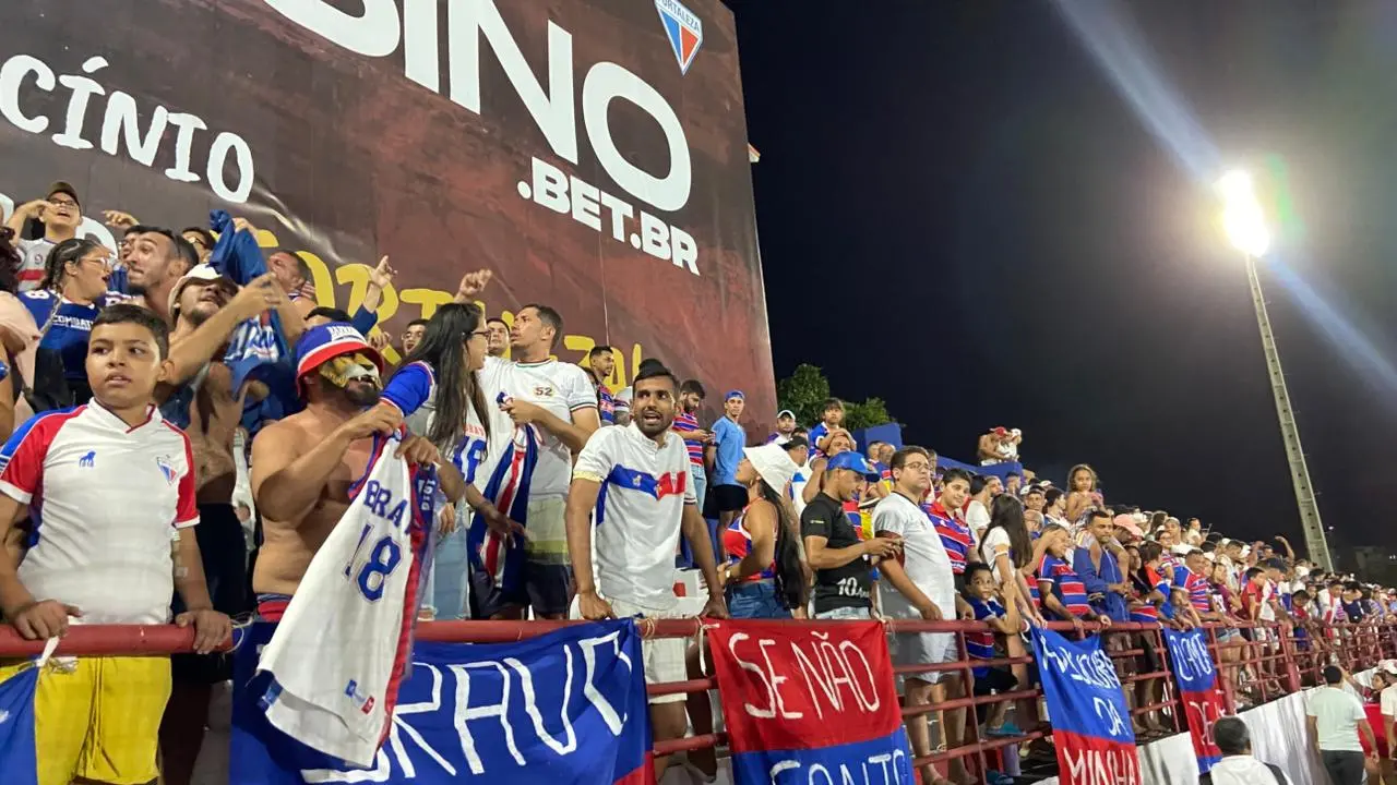 Imagem da notícia Torcida do Fortaleza lota treino aberto em apoio ao time antes de Clássico-Rei