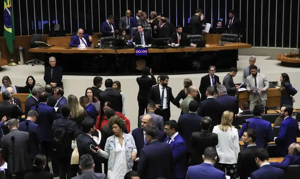 Imagem da notícia Câmara aprova urgência e acelera projeto que dificulta aborto legal em crianças