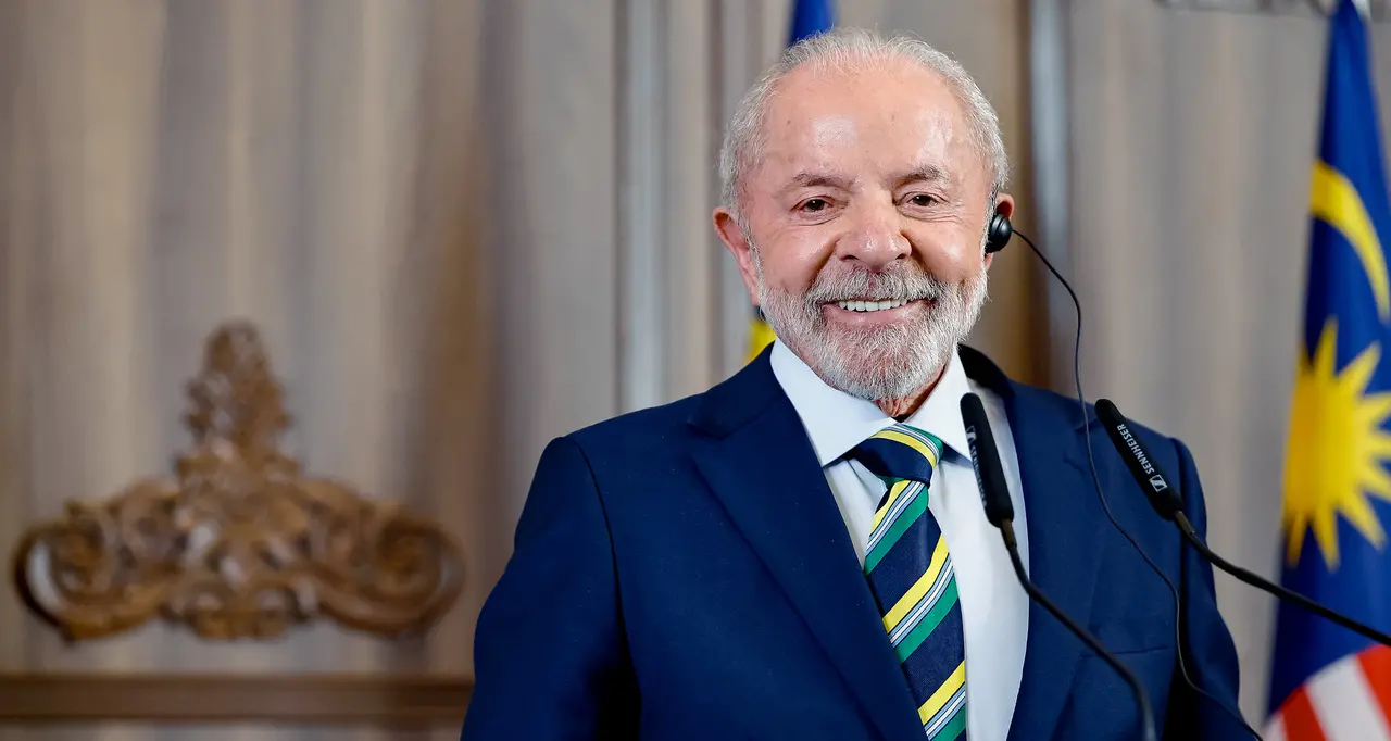 Imagem da notícia Lula comemora aprovação da isenção de IR: 'Dia histórico'
