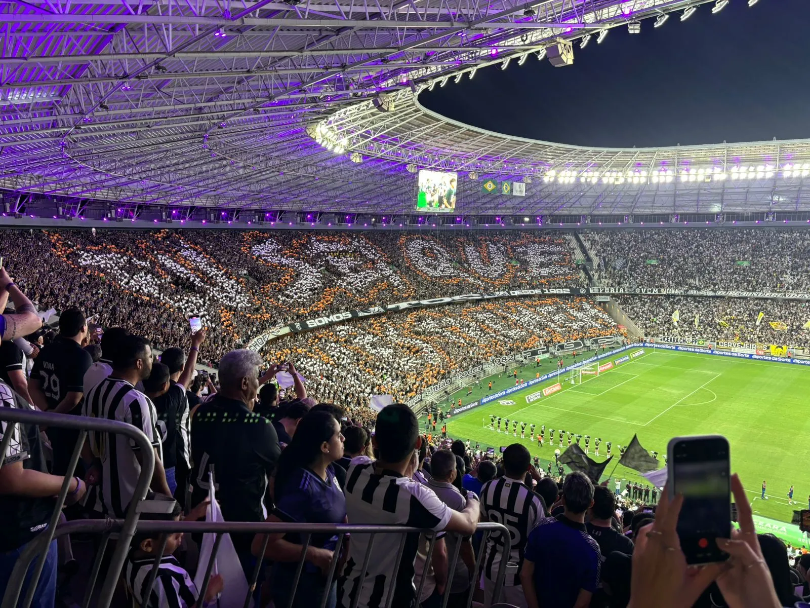 Torcedores do Ceará fazem mosaico antes de Clássico-Rei.