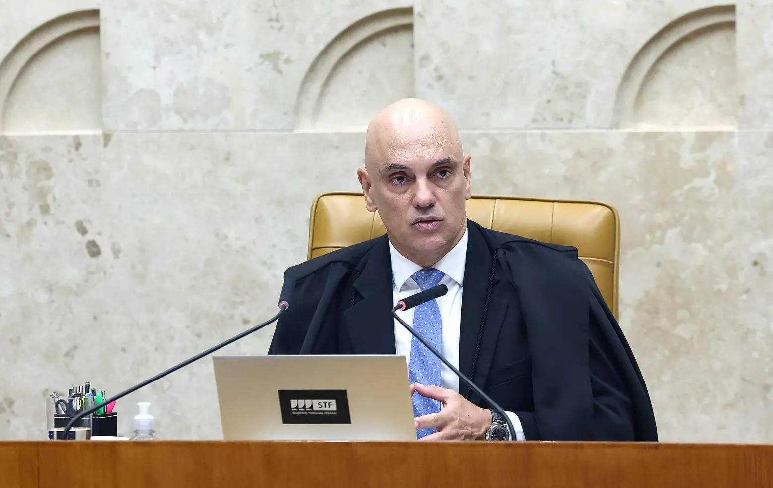 Imagem da notícia Moraes rejeita recurso de Bolsonaro e vota para manter condenação por golpe