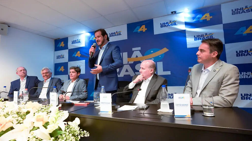 Imagem da notícia: Entre os holofotes e a crise interna, quais impasses o União Brasil tem a resolver no Ceará até 2026