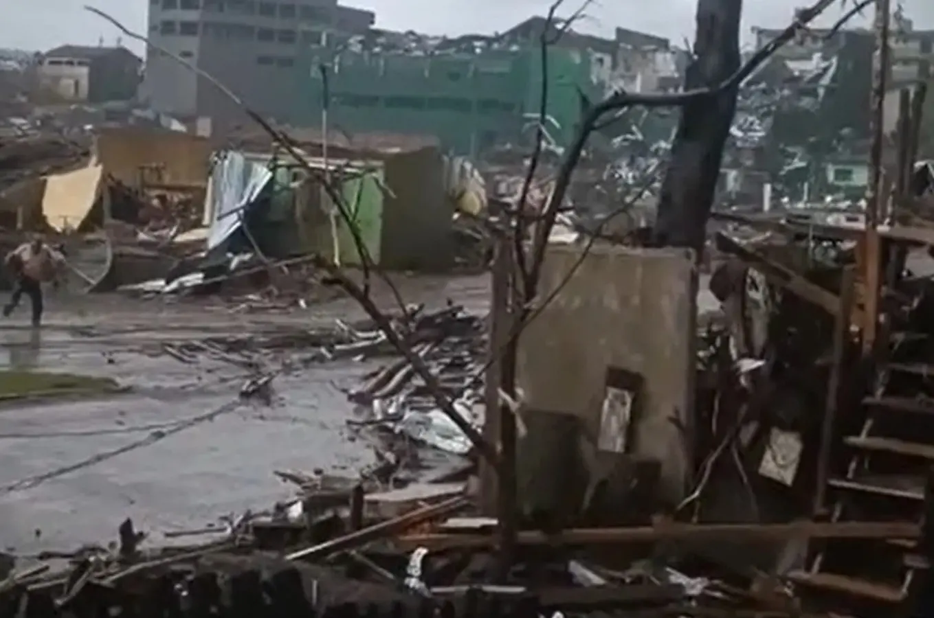 Imagem da notícia Paraná deve receber ajuda humanitária do Governo Federal após tornado, diz ministro