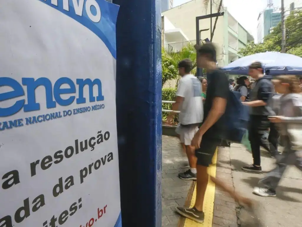 Imagem da notícia: O que pode zerar a redação do Enem 2025? Entenda erros que podem anular parte da prova