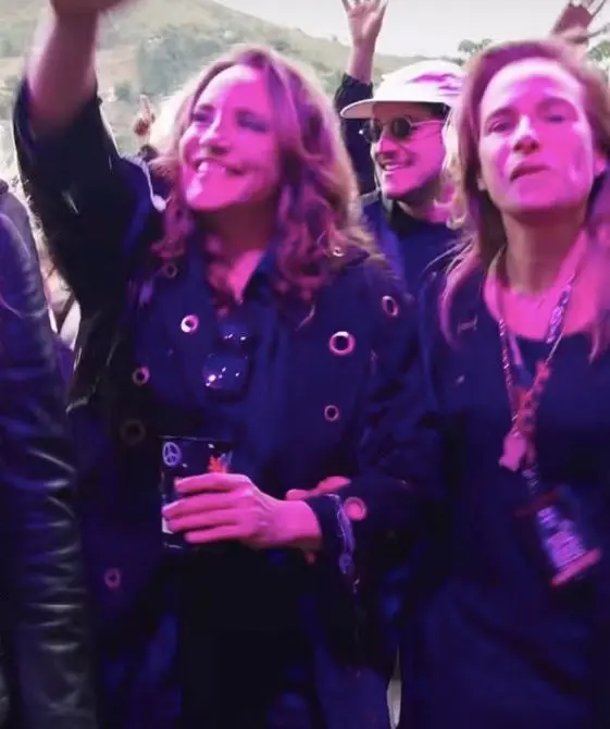 Imagem da notícia Ana Carolina surge em clima de romance com namorada em festival