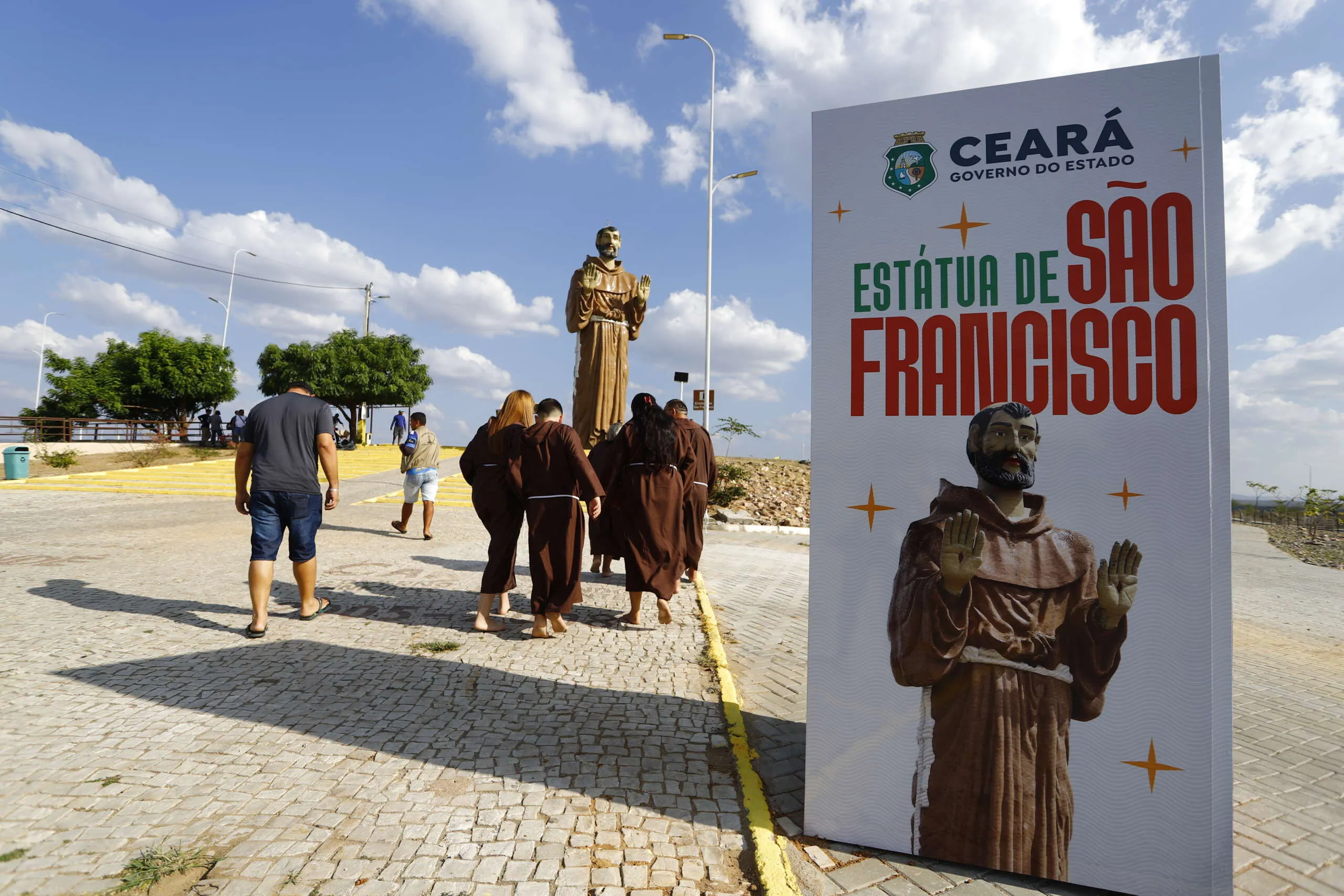 Imagem de São Francisco de Canindé é ponto tradicional para devotos cearenses.