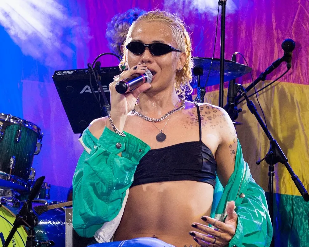 Má Dame em show no festival For Rainbow.