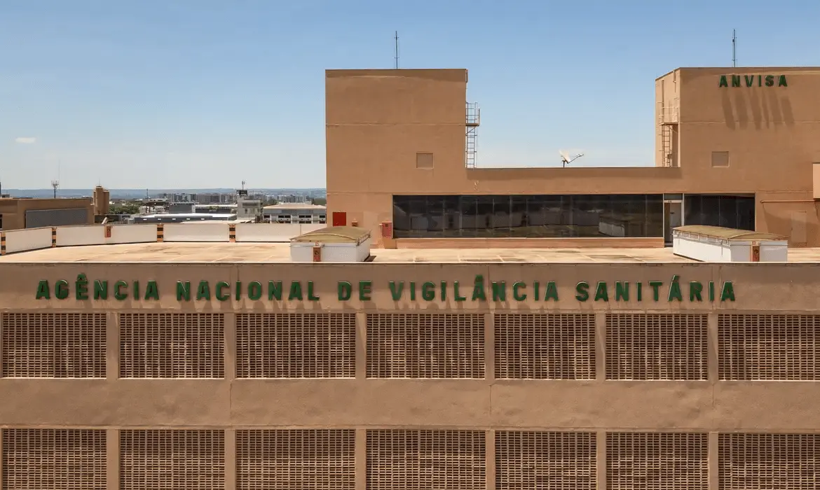 Foto da fachada da Agência Nacional de Vigilância Sanitária.