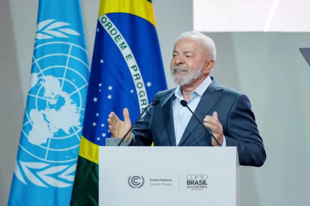 Lula discursando