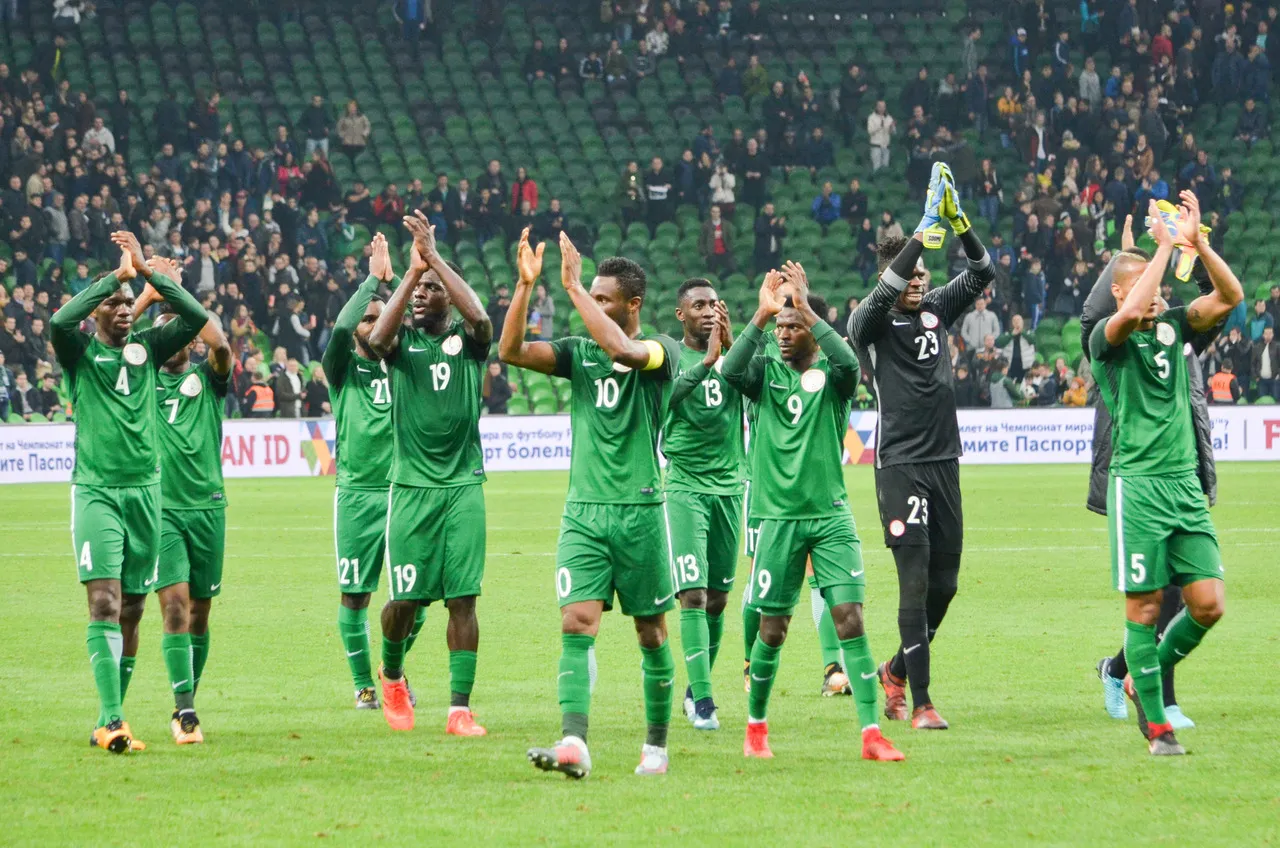 A Nigéria garatiu vaga na repescagem da África de forma dramática e ganha força para vaga na Copa do Mundo 2026