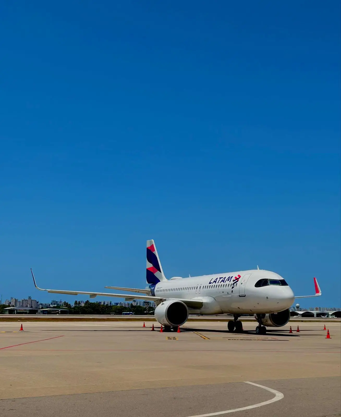 Imagem de uma aeronave parada