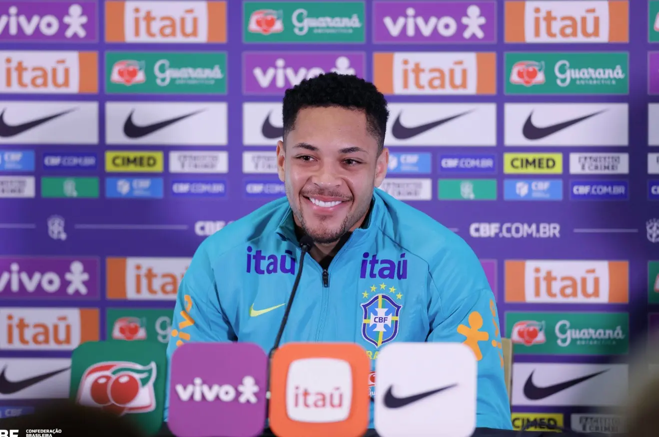 Imagem da notícia Vitor Roque mira a Copa do Mundo de 2026: 'As vagas estão abertas'