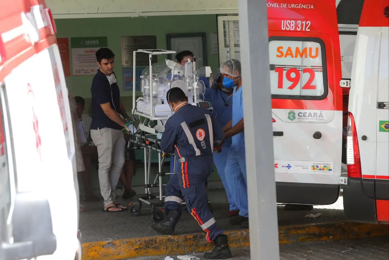 Imagem da notícia: ‘Saímos correndo com os bebês’: mãe de prematuro narra início de incêndio no Hospital César Cals 