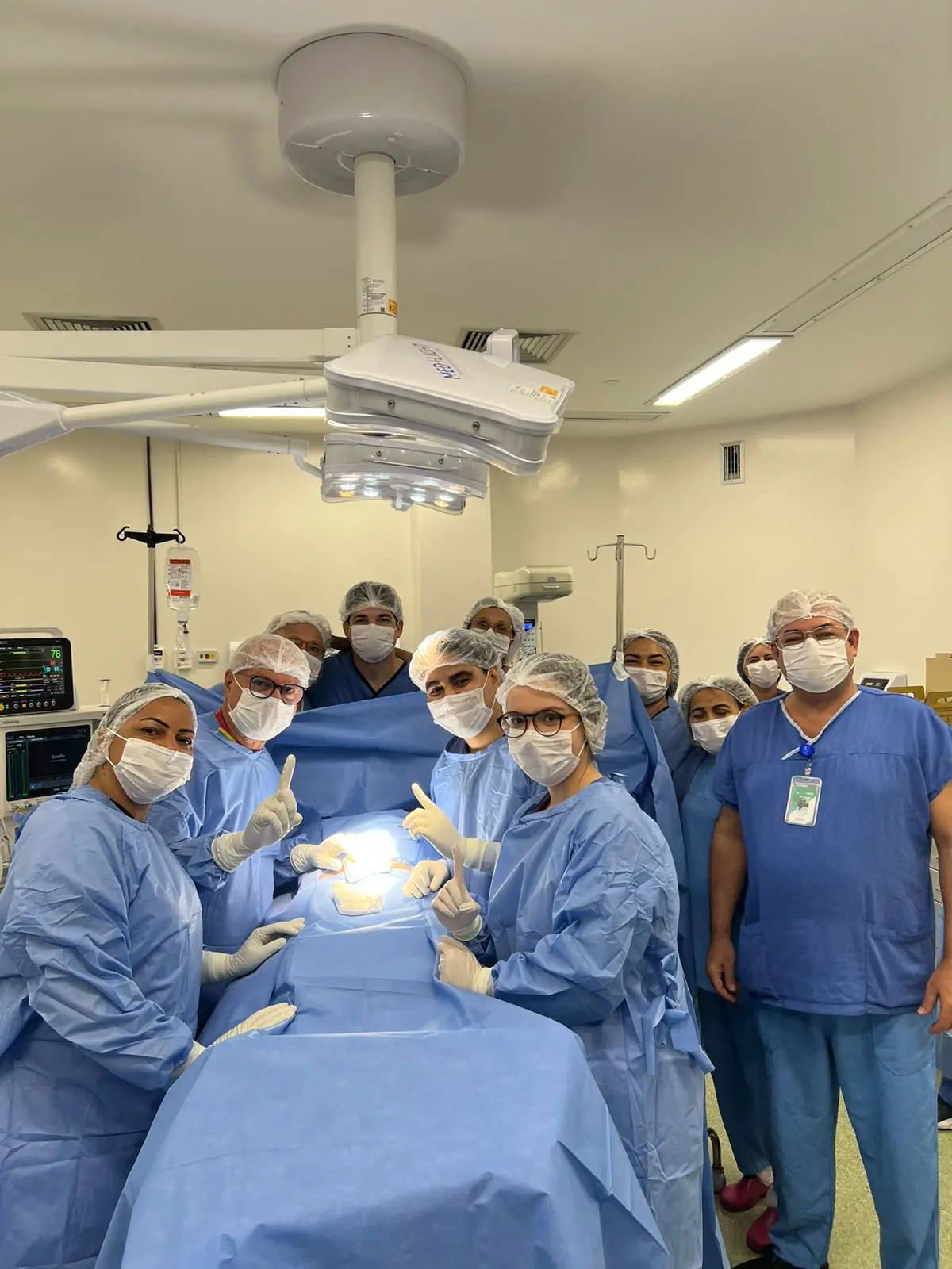 Imagem da notícia: Nasce no Hospital Universitário da Uece 1ª bebê de mãe transferida após incêndio no César Cals