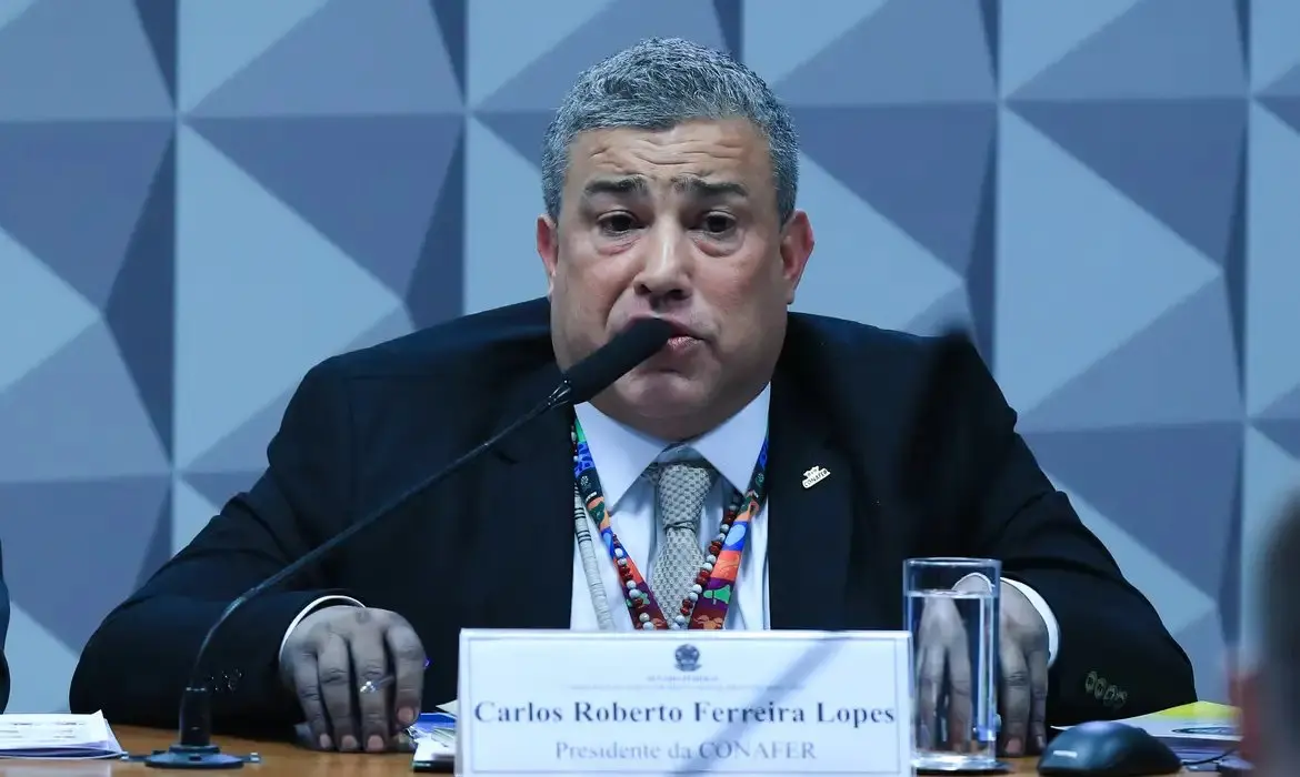 Imagem da notícia: PF considera foragido presidente da Conafer, acusado de chefiar fraudes milionárias no INSS